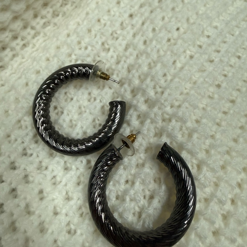Park Lane “Dallas” hoop earring in hematite
